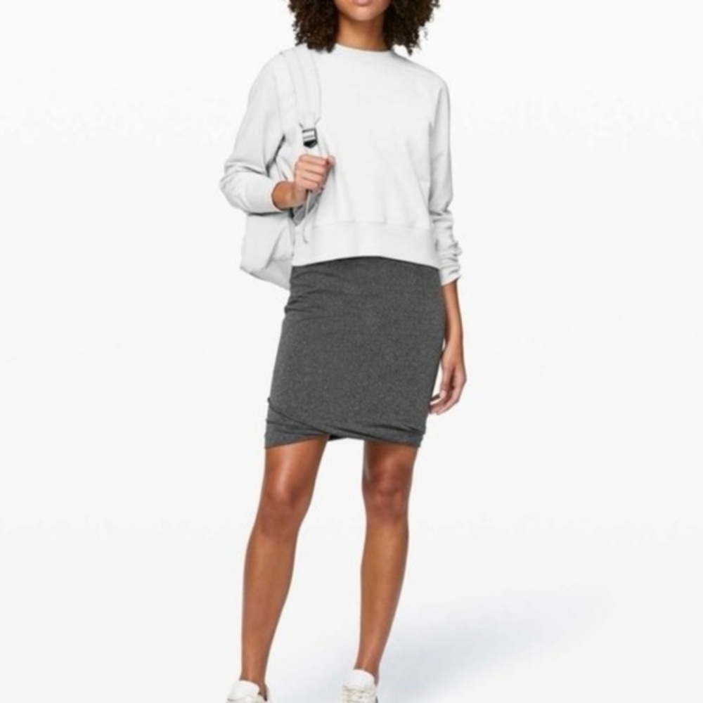 Lululemon Women’s Boulevard Bliss Bubble Skirt in Heather Gray 
Size 6
